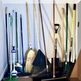 T04. Lawn and garden tools. 